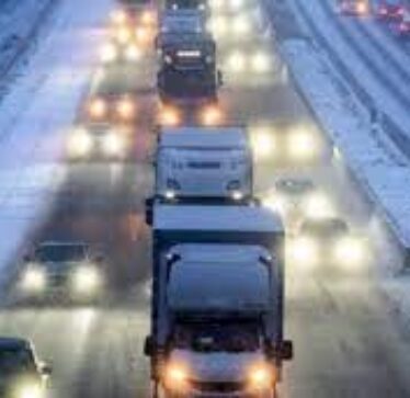 Reshje bore, anulime fluturimesh dhe probleme transporti, moti i keq “paralizon” Europën veriore