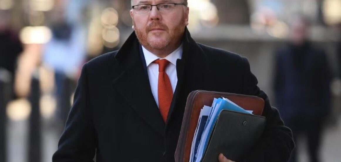 Ministri britanik dha dorëheqjen, zbulon arsyen: Nuk paguaja dot kredinë, rroga ishte shumë e ulët