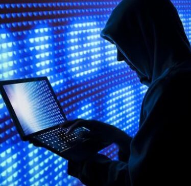 Hakerët ukrainas sulmojnë ofruesin e internetit në Moskë
