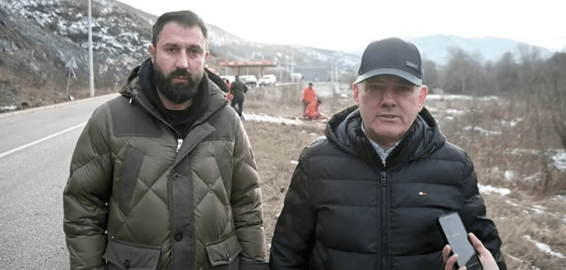 Largohet bilbordi ilegal në Zveçan, Sveçla: Simboli i vetëm i Serbisë në Kosovë do të jetë ambasada e saj në Prishtinë