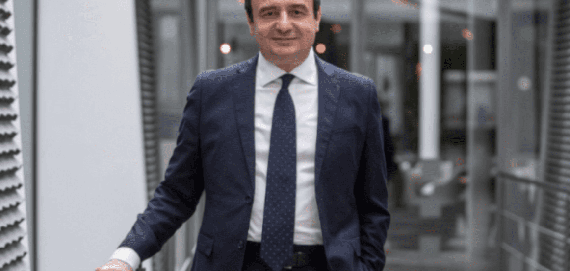 Kurti niset për në Zvicër, Lajçak do t’i takojë atë dhe Vuçiqin në Davos