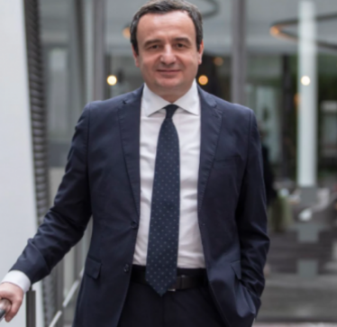Kurti niset për në Zvicër, Lajçak do t’i takojë atë dhe Vuçiqin në Davos
