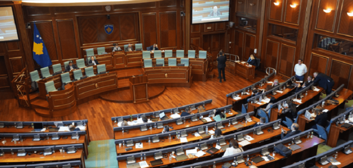 Deputetëve e Ministrave iu shtohen të ardhurat, nga muaji tjetër marrin 82 euro më shumë
