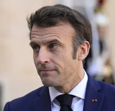 6 muaj leje lindjeje për të dy prindërit, Macron njofton masat e reja në Francë