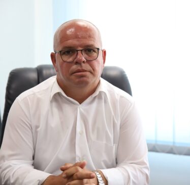 Kryetari Latifi: Vijnë nga Malisheva për të lindur në Rahovec, marrin 500 Euro