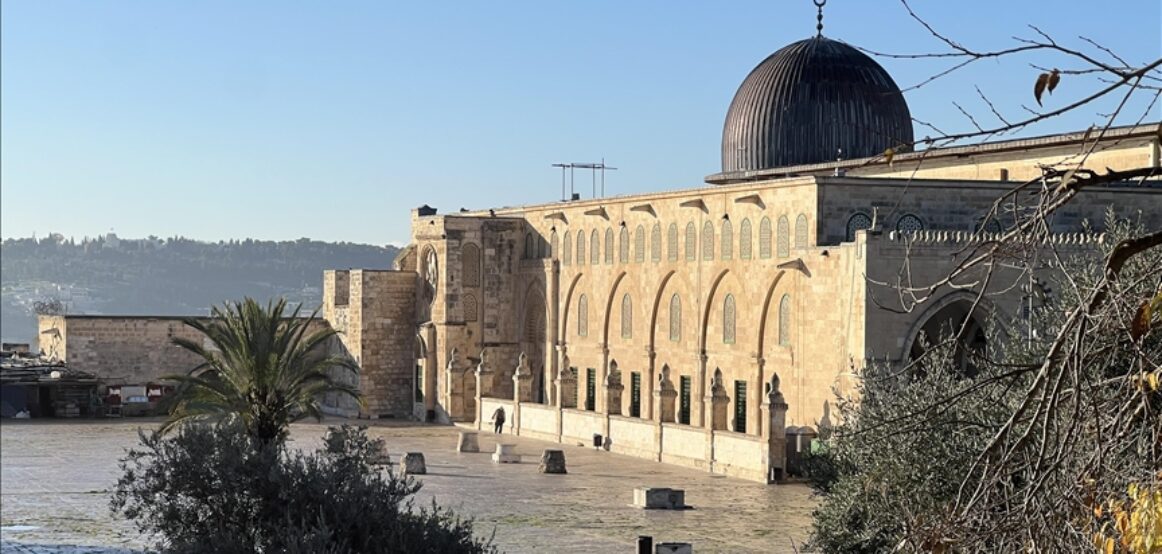 Për 13 javë rresht Izraeli ndalon faljen e namazit të xhumasë në Al-Aksa