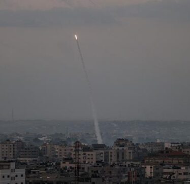 Lëshohen më shumë se 50 raketa nga Rripi i Gazës drejt Izraelit