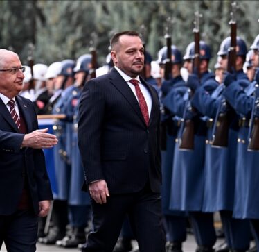 Ministri turk i Mbrojtjes Güler takohet me homologun kosovar Maqedonci
