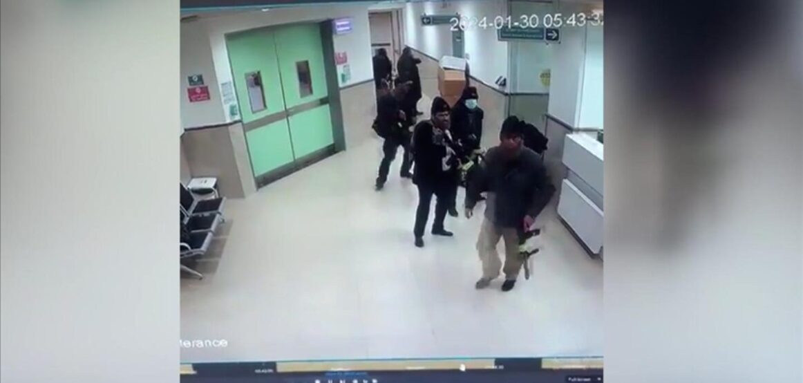 Forcat izraelite vrasin 3 palestinezë në një spital në Bregun Perëndimor (Video)