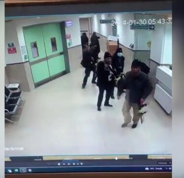 Forcat izraelite vrasin 3 palestinezë në një spital në Bregun Perëndimor (Video)
