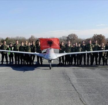 Ushtarakët shqiptarë trajnohen në Türkiye për dronët “Bayraktar”