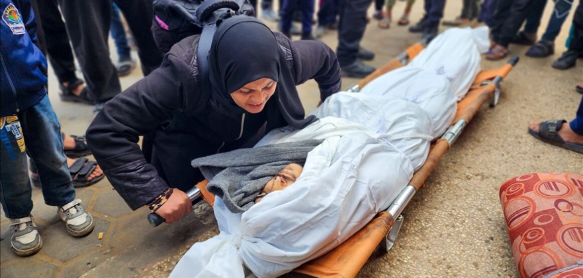 Nëna palestineze përjeton dhimbjen e humbjes së dy djemve të saj brenda dy ditëve