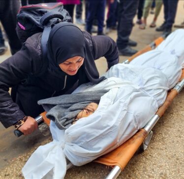Nëna palestineze përjeton dhimbjen e humbjes së dy djemve të saj brenda dy ditëve