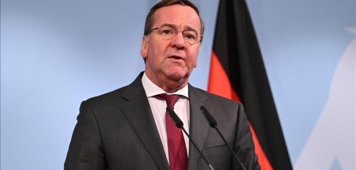 Ministri gjerman i mbrojtjes paralajmëron për rrezik nga lufta në Evropë