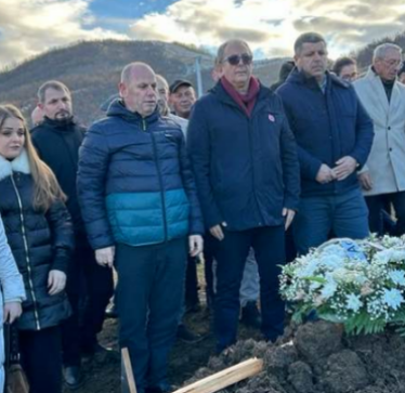 Varroset shkrimtari Adem Gashi