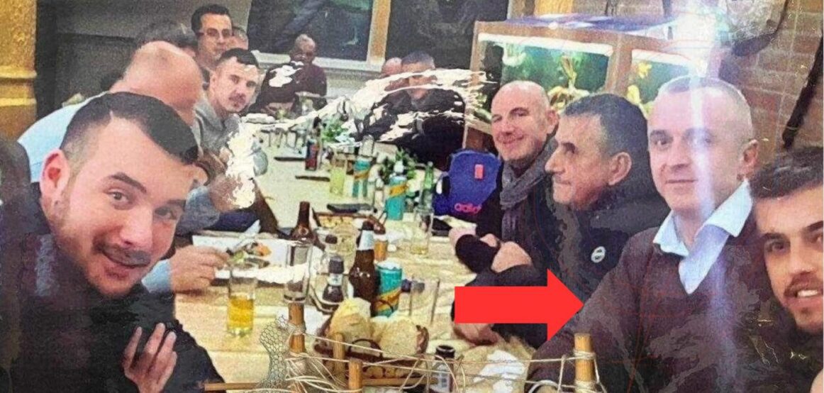 Kurti shkarkon këshilltarin e tij, u pa në ndejë me zyrtarët e komunave paralele të Dragashit