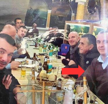 Kurti shkarkon këshilltarin e tij, u pa në ndejë me zyrtarët e komunave paralele të Dragashit