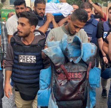 Izraeli kreu 135 shkelje e krime kundër gazetarëve palestinezë