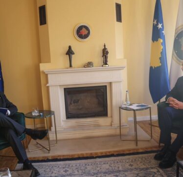 Haradinaj takon shefin e zyrës së BE-së, i kërkon largimin e sanksioneve nga ana e BE-së ndaj Kosovës