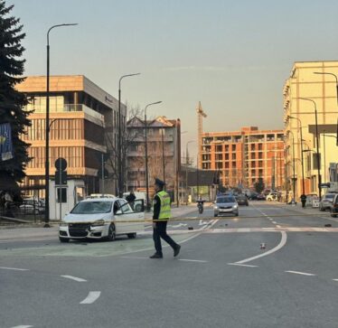 Aksidenti në Lipjan me dy të lënduar, polici u detyrua të përdorë armën