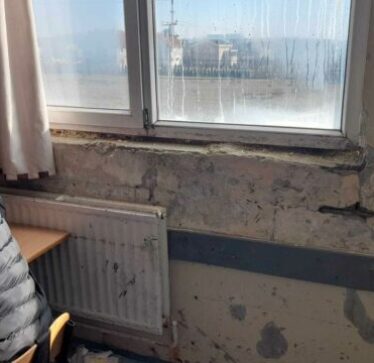 Visar Azemi i kërkon kryetarit të Ferizajt reagim urgjent: Shkolla “Rizah Matoshi” duket si gërmadhë