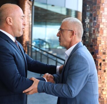 Ramush Haradinaj shkon për ta ngushëlluar Halil Kastratin të cilit i vdiq motra