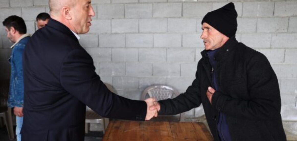 Haradinaj shkon për ngushëllime te familja e të riut që vdiq dje në aksident, njofton edhe për dy vizita tjera