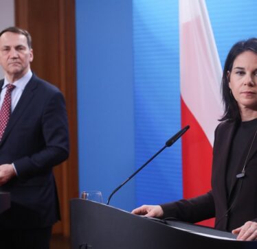 Sikorski në Berlin: Kërkojmë kompensim për vdekjen e 5.2 milionë qytetarëve polakë gjatë Luftës së Dytë