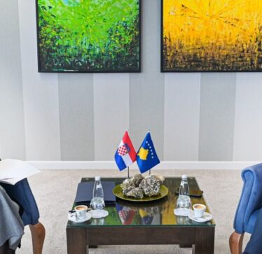 Bislimi takon ambasadoren e Kroacisë, “zhvillimet në rajon” temë diskutimi