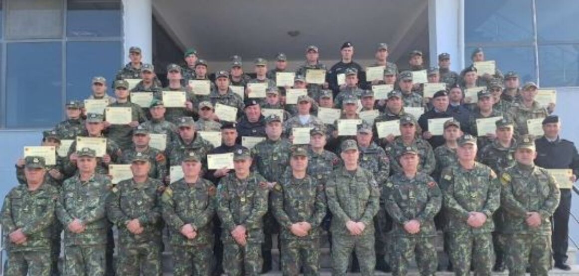 Nënoficerë të FSK-së diplomojnë në Shqipëri