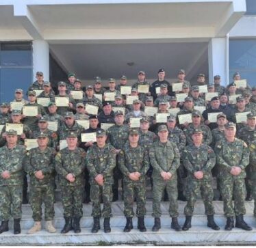 Nënoficerë të FSK-së diplomojnë në Shqipëri