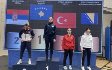 Flet karateistja nga Kosova që e mposhti në finale serben:…