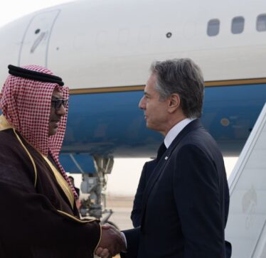 Blinken do të diskutojë me drejtuesit e Arabisë Saudite për paqe mes palestinezëve dhe izraelitëve