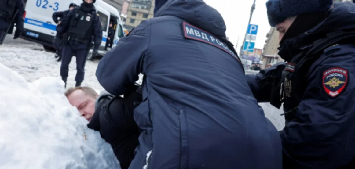 Si vdiq Navalny? Gjendet trupi i ‘mavijosur’ në morg, dëshmia e të burgosurit: Një “rrëmujë misterioze” shpërtheu në burg natën vonë