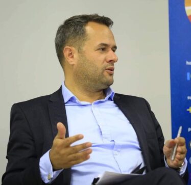 Lufta në Evropë hyri në vitin e tretë, rreziqet po rriten