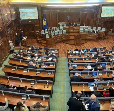 Pasi e siguruan mandatet, Lista serbe lëshon seancën