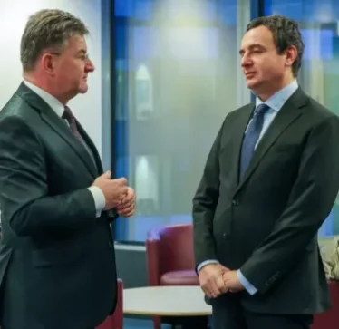 Insistimi i Kurtit për nënshkrim të Ohrit e Aneksit, Hovenier: Lajcak ia ka dhënë disa opsione