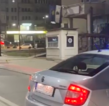 Rrahje masive në Lipjan, pas saj njëri i godet dy persona me veturë te stacioni i Policisë, një polic shtiu me armë