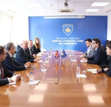 Murati pret të dërguarin britanik për tregti, ai përmend sektorin energjetik për investime