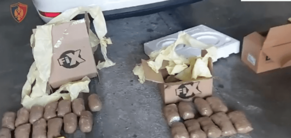 Arrestohet në Morinë 39-vjeçari nga Peja, në veturë iu gjetën 11 kilogram heroinë