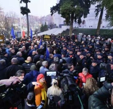 Protesta e opozitës, ‘blindohet’ Tirana: 1100 policë në terren, rrugët që bllokohen