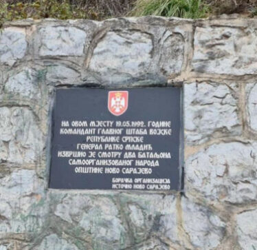 Si e pësuan dy djem nga BeH, veç pse e dëmtuan një pllakë që i kushtohej kriminelit të luftës Ratko Mlladiq