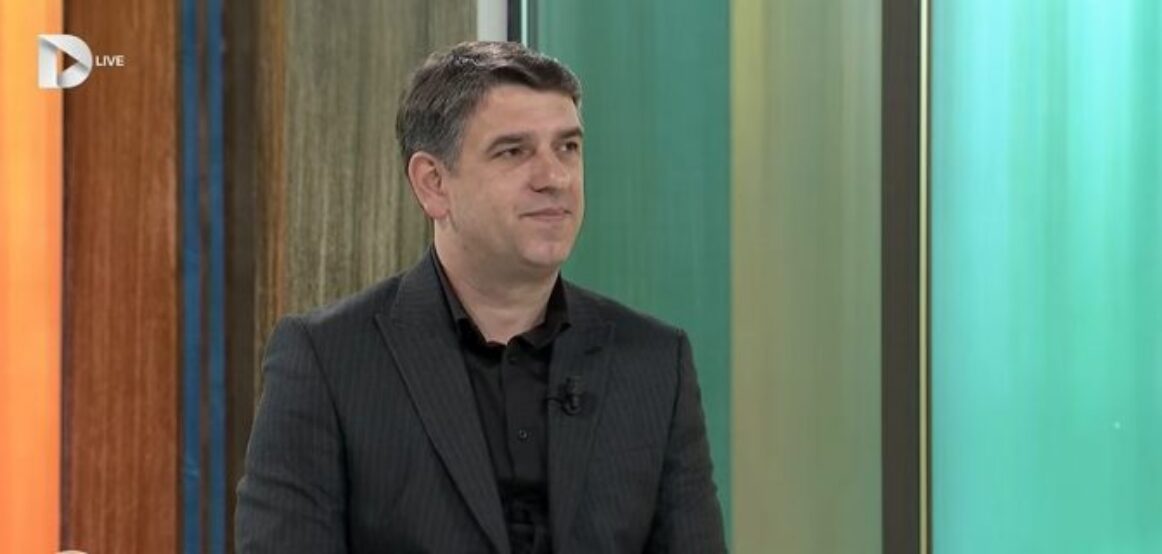 Maloku: Qeveria Kurti ka pas të drejtë për vendimin e dinarit dhe targave