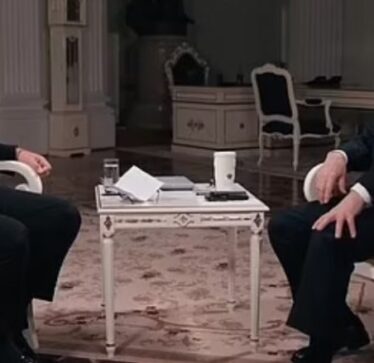 Pse po dridhet Putini? Pamjet nga intervista e fundit tregojnë se diçka nuk është në rregull me shëndetin e tij