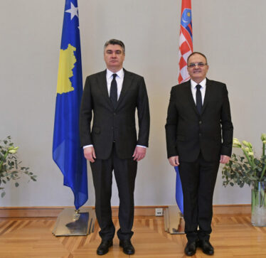 Gjakova u paraqit si pjesë e Serbisë, Ambasada e Kosovës i thotë kosovarit që ta pranojë dokumentin e lëshuar nga Kroacia