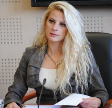 Balje u reagon pesë organizatave që kërkuan dorëheqjen e saj: Kam të drejtë të mos mbështes kërkesat tuaja