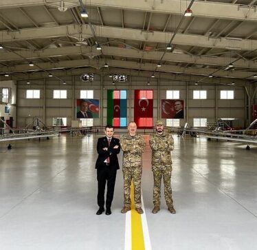 Baykar, kompania ushtarake turke, hap një hangar të ri për dronët pa pilot në Azerbajxhan në prani të presidentit Aliyev