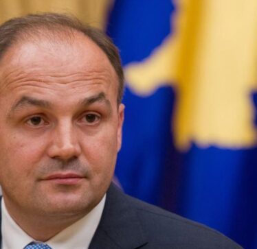 Hoxhaj: Kosova ka mbetur në politikën e vogël të dokrrave ballkanike të sovranitetit të Lulzim Hetemit me trenerka