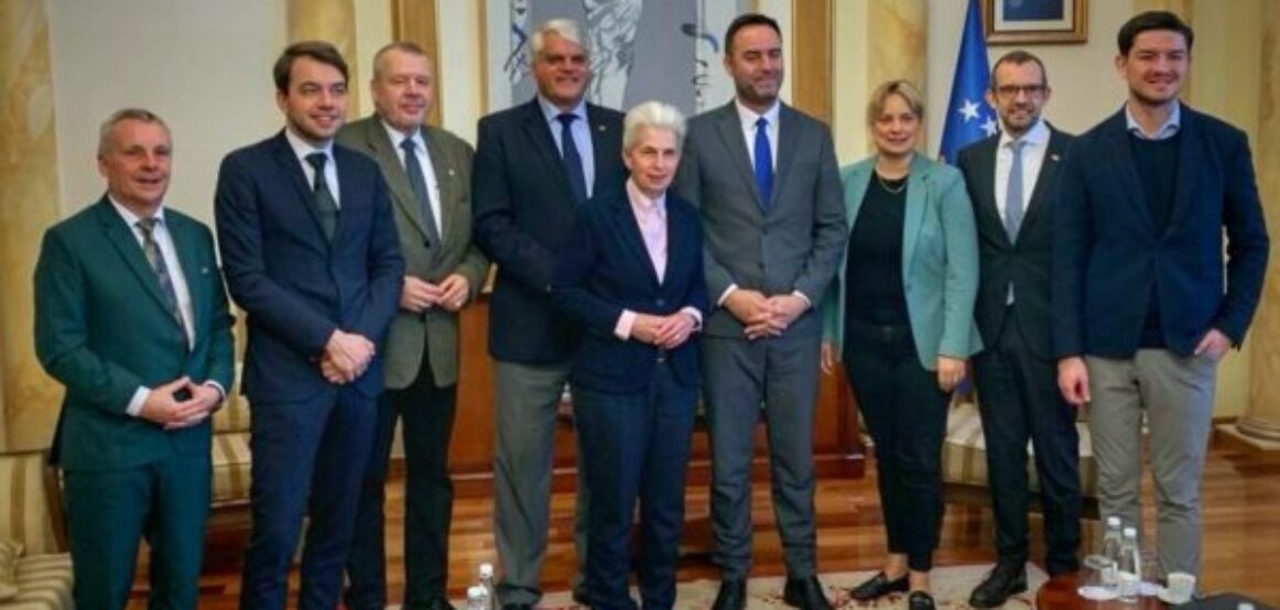 Disa deputetë të Bundestagut takohen me Konjufcën, ambasadori gjerman jep detaje