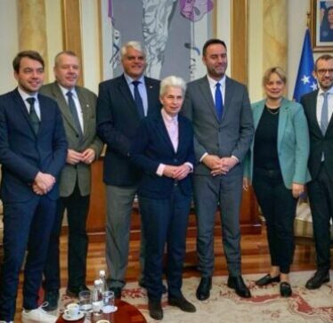 Disa deputetë të Bundestagut takohen me Konjufcën, ambasadori gjerman jep detaje